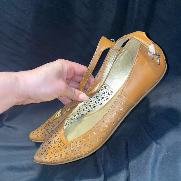 Tan bcbgeneration flats - Picture 4 of 5